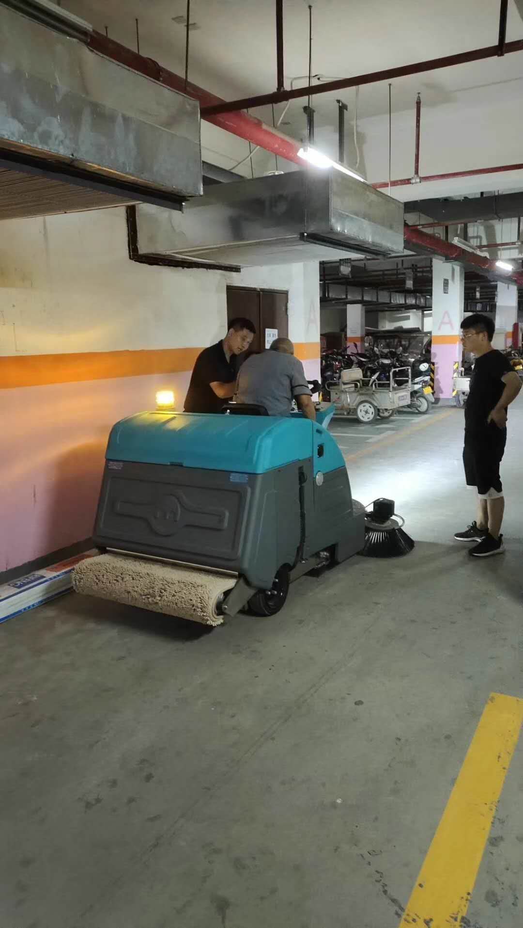 恭喜锦艺城杨总提货一台