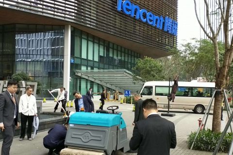 清晨雨拖地车在深圳腾讯总部使用