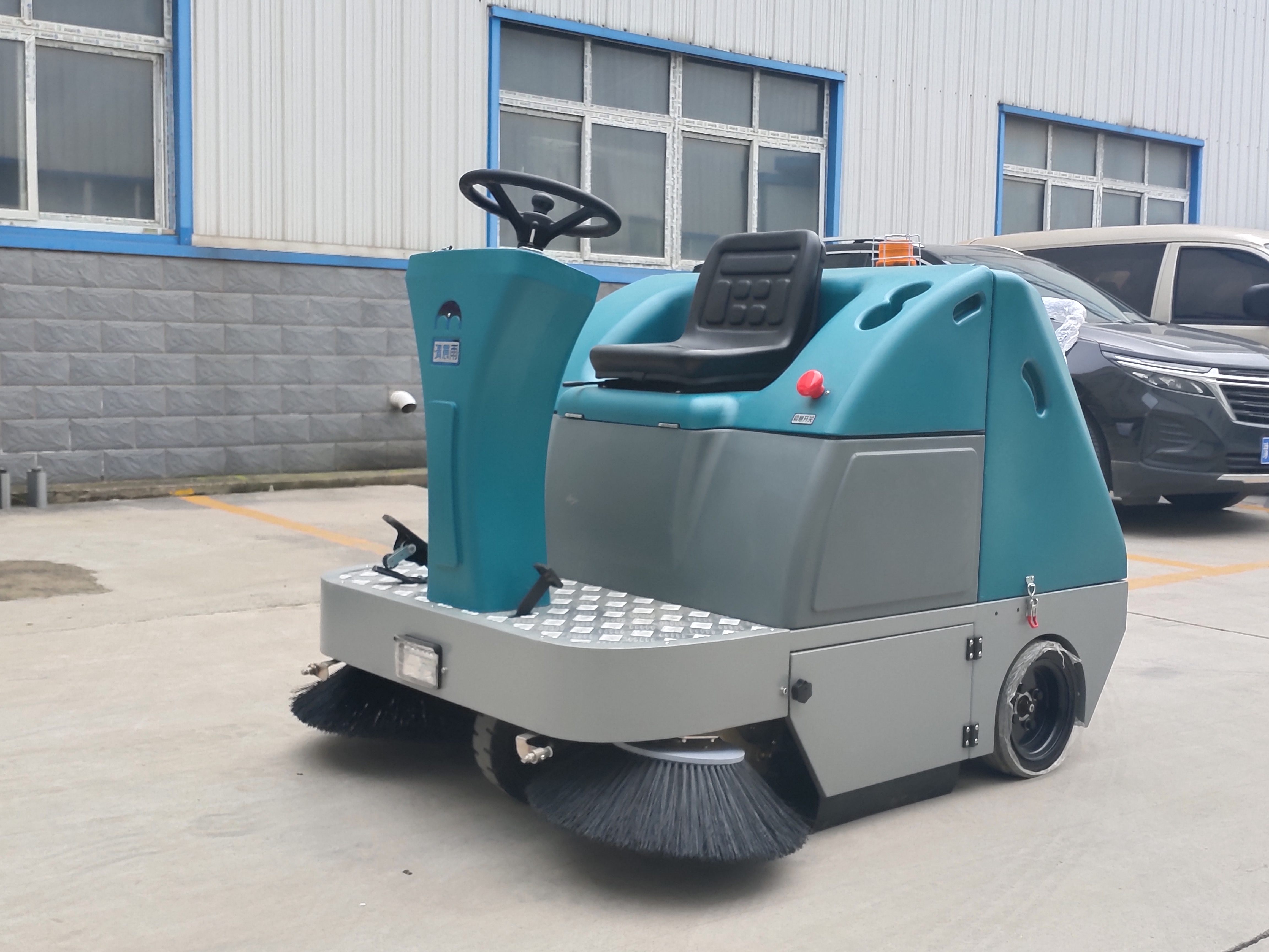 小型扫地车为企业解决了哪些烦恼?