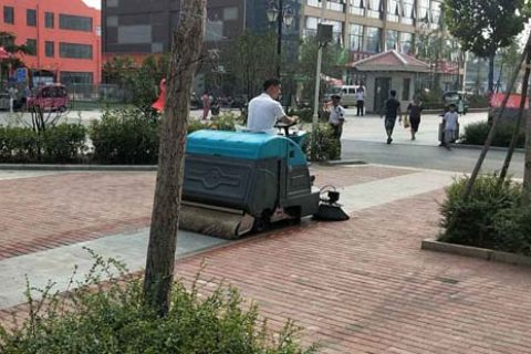 开着扫地车遛弯顺便完成工作就是我理想的工作