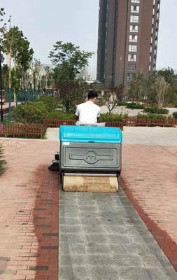 开着扫地车遛弯顺便完成工作就是我理想的工作