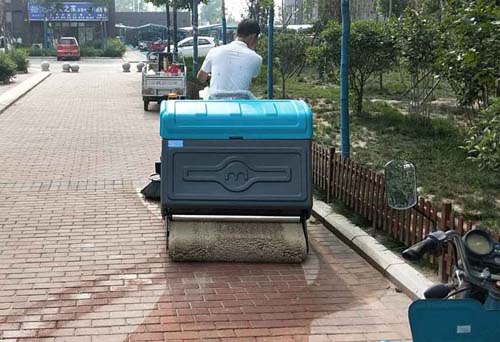 开着扫地车遛弯顺便完成工作就是我理想的工作