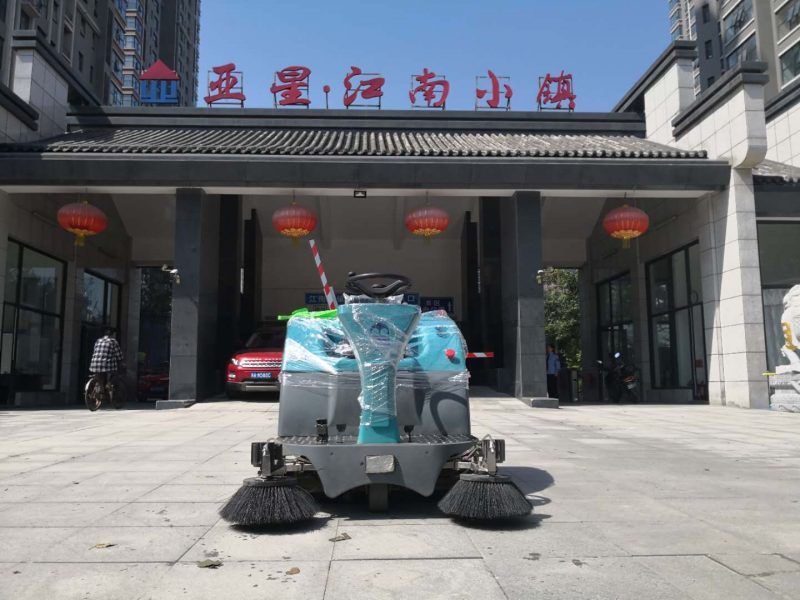 封闭式与非封闭式电动扫地车:各显神通,谁是清洁界的超级英雄?