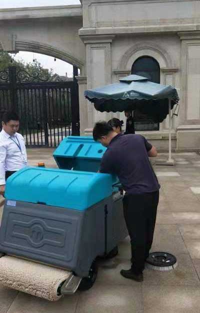 开洗地车做保洁让整体形象提升