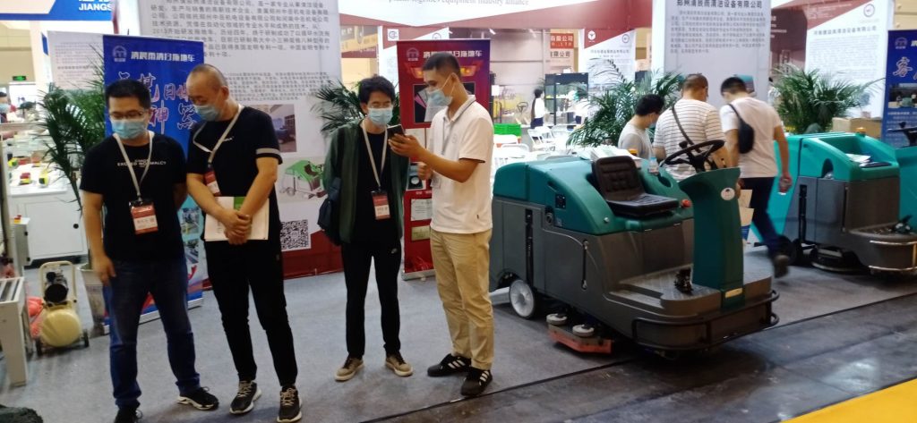 020郑州物流展清晨雨如期而至"