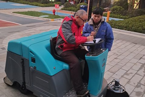 物业小区选择什么样的扫地车？今天清晨雨拖地车来跟大家好好聊聊