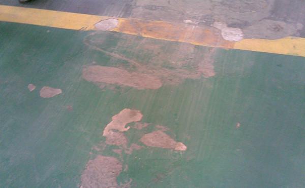 是什么震惊了整个中机六院?不弯腰、不脏手竟把路面「彻底」清扫干净——扫地车