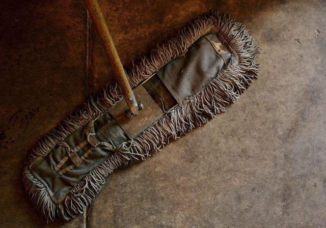 既能扫地又能拖地，除污却不粘污，六合物业的“战场”清洁神器遭曝光！