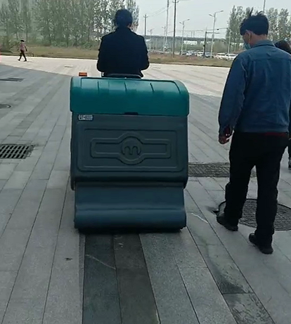 扫地车的清洁效率怎么样？工厂小区该如何选择电动扫地车？