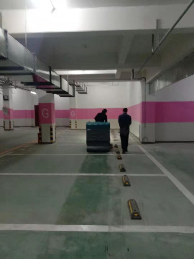 拜托别再用水冲、拖把清洁地面了!看绿地四季印象用的什么,你不想试试?