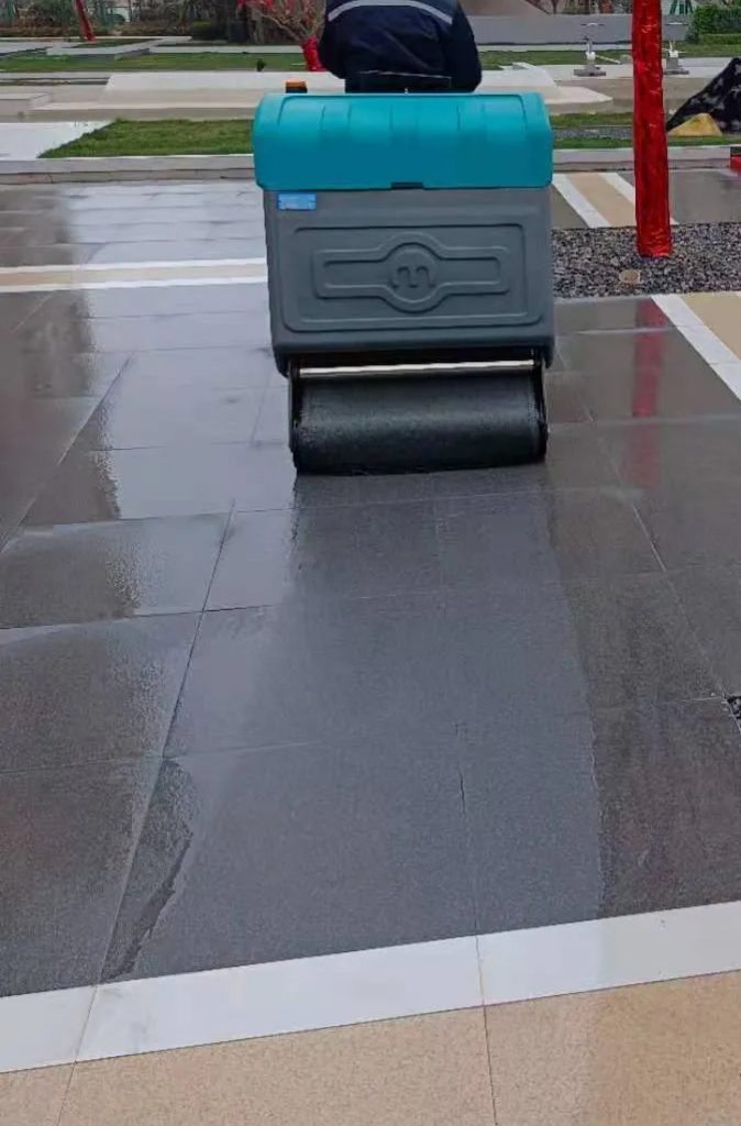 清晨雨:扫地车华丽转身的背后,是“创新”向“传统”发起的革命