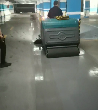 物业小区的清洁服务效率高了，原来是用了这款清洁设备