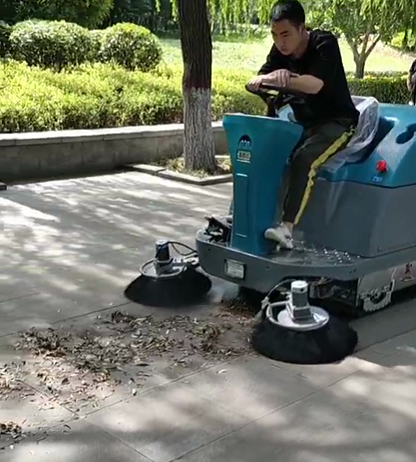 物业小区的清洁服务效率高了，原来是用了这款清洁设备