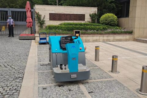 高档物业小区该选择什么设备来达到清洁标准？看看永威物业用的啥你就知道了