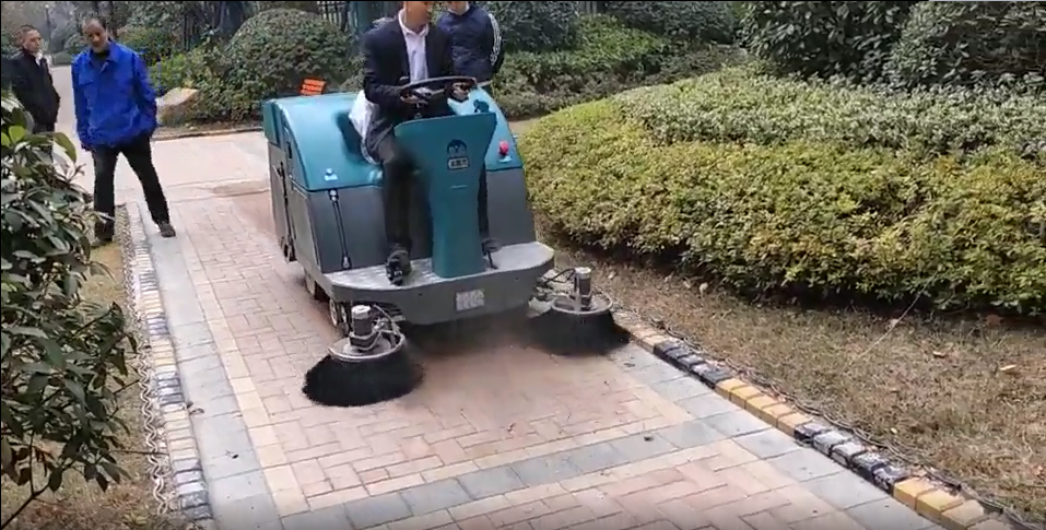 清晨雨:解锁国内十年清洁发展史,带您读懂扫地车等清洁设备变迁