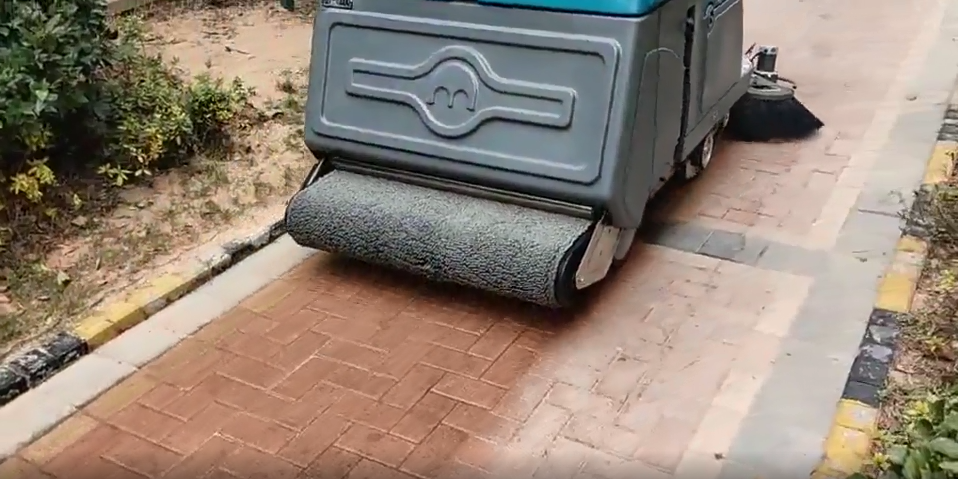 清晨雨:解锁国内十年清洁发展史,带您读懂扫地车等清洁设备变迁