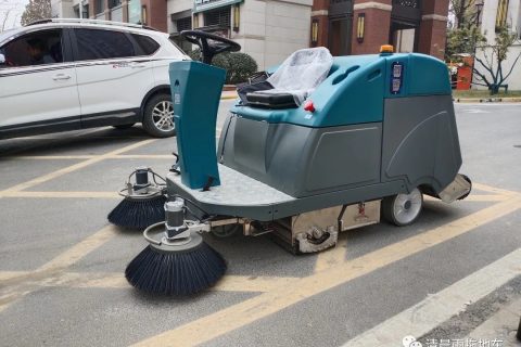 清晨雨：扫地车保养方法及注意事项