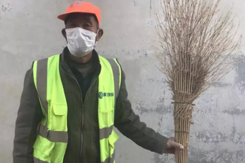 一位物业保洁大爷的记录：扫地车给物业保洁带来了巨大的改变