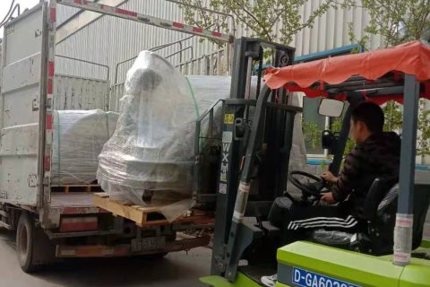 清晨雨扫地车体验：清洁率高达99%，污垢灰尘无处可藏