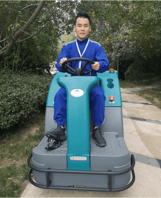 清晨雨:扫地车华丽转身的背后,是“创新”向“传统”发起的革命