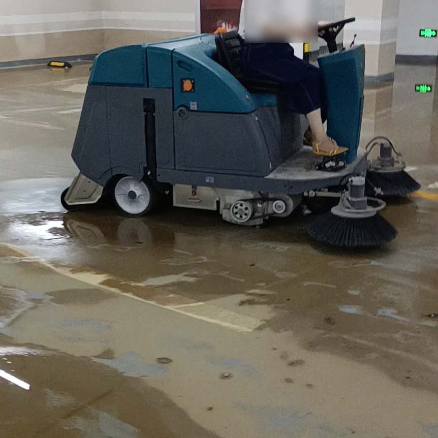 想买扫地车?这个扫拖一体机,简直是保洁人的福音