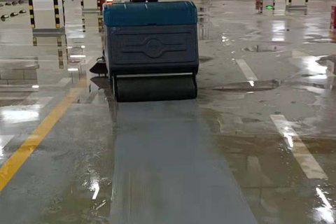 清晨雨：驾驶式扫地车详细介绍