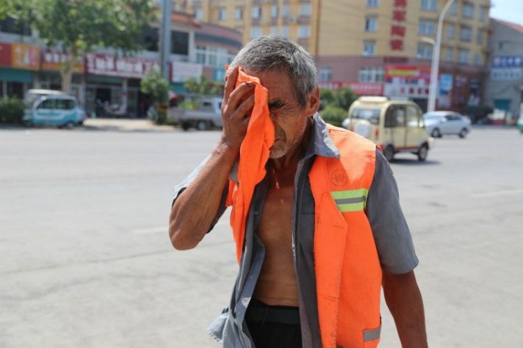 清晨雨：从一把扫帚到扫地车见证了城市文明的不断发展