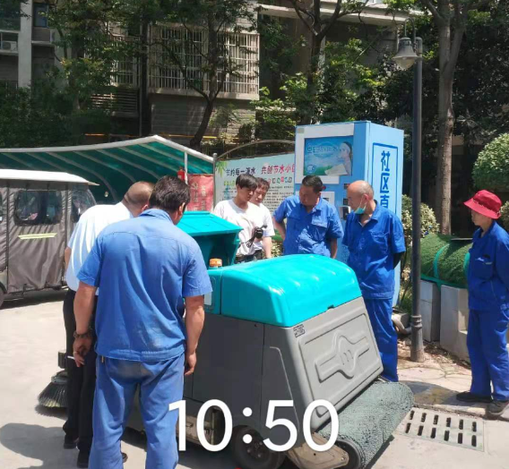 清晨雨：从一把扫帚到扫地车见证了城市文明的不断发展