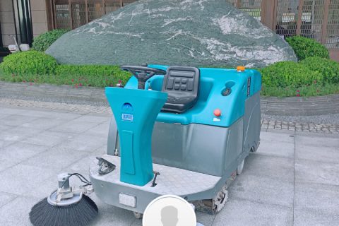 清晨雨拖地车：花钱买的电动扫地车平时有哪些注意事项