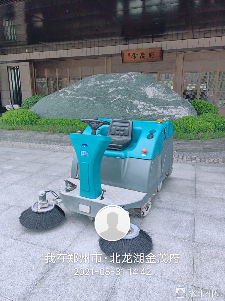 清晨雨拖地车:花钱买的电动扫地车平时有哪些注意事项