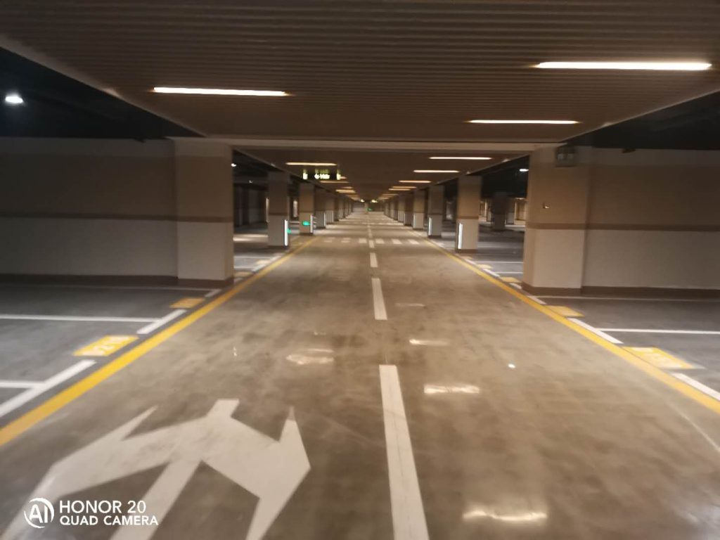 地下车辆水泥地面用什么清理?除了洗地车和电动扫地机你们还有什么方案?