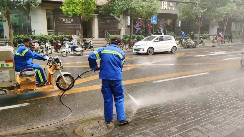 从“表面保洁”到“深度保洁”看上海道路清扫环卫车的不断发展