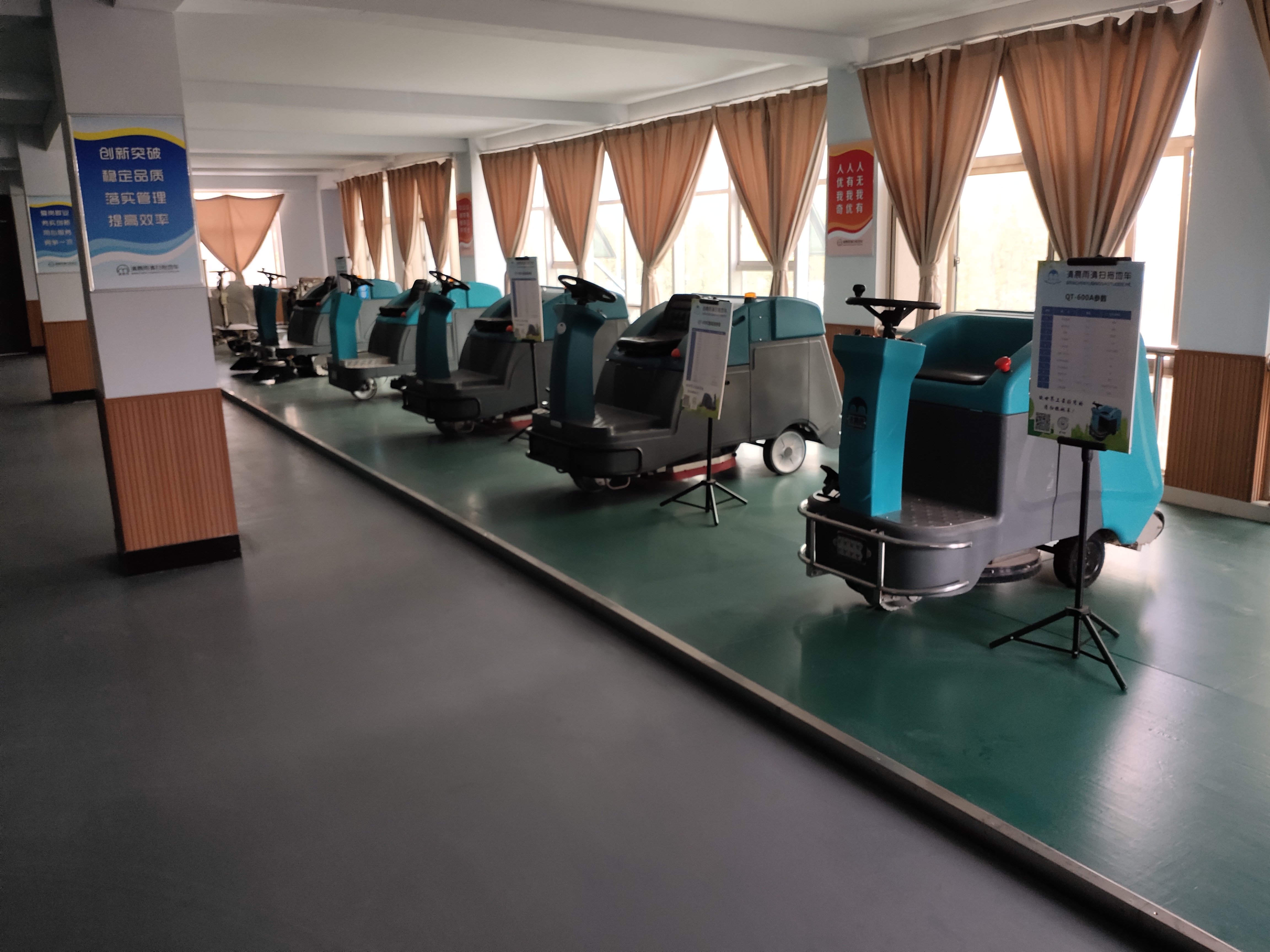 扫地车、洗地车、扫拖一体车：各自的特点一览