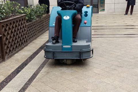 冬季驾驶式洗地机保养注意这八个关键点就可以了