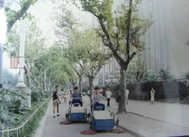 一组老照片,带你回忆电动扫地车保洁的发展史