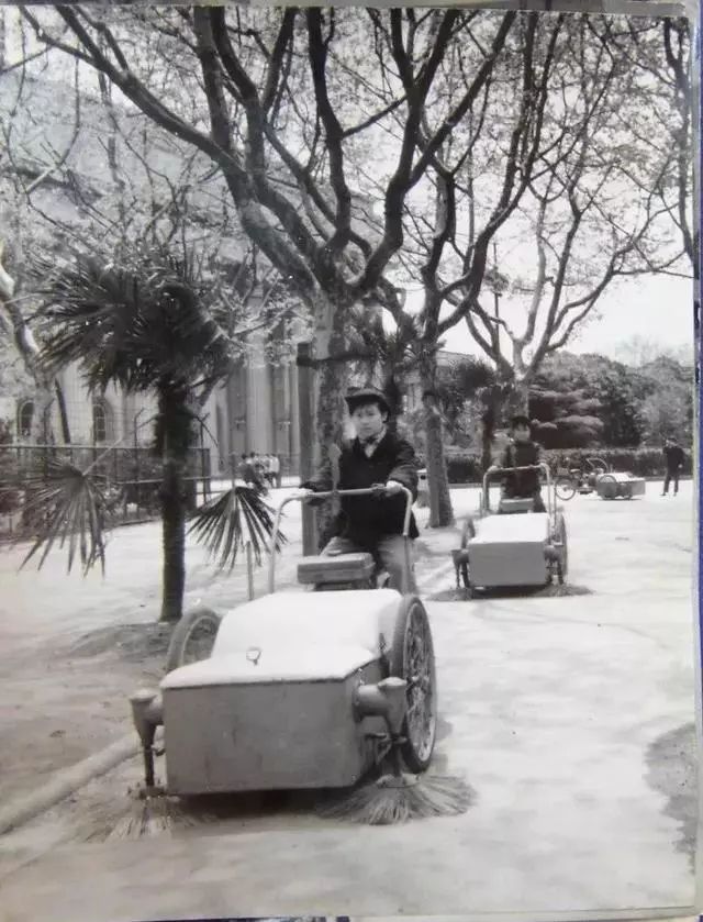 一组老照片,带你回忆电动扫地车保洁的发展史