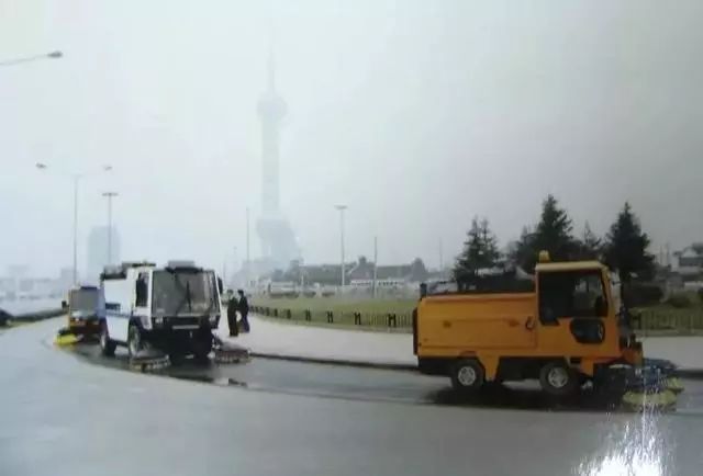 一组老照片,带你回忆电动扫地车保洁的发展史