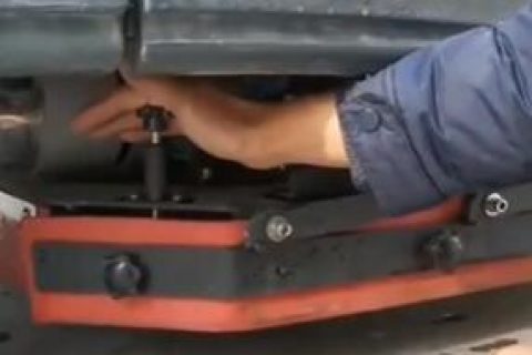 清晨雨洗地车刷盘的更换步骤。#洗地车 #每天一个用车知识 #洗地机