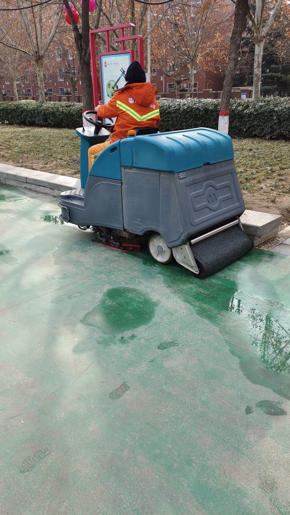 清晨雨拖地车:体育公园除了可以休闲、运动、健身,还需要有啥?