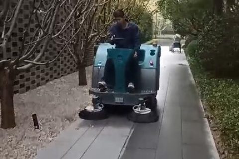 驾驶式扫地机的优点和使用方法