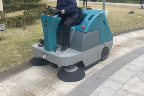 驾驶式扫地机正引领着清洁行业的新趋势