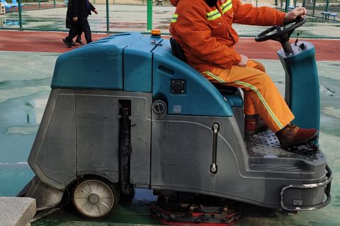 驾驶式洗地机到底怎么样、洗地机是不是智商税？