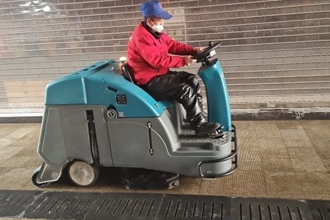 购买驾驶式洗地车的五大理由：洗地机提升清洁效率，降低企业人力成本