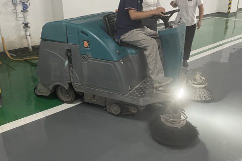 地下车库清洁的"神器"：驾驶式洗地机的超级优势！