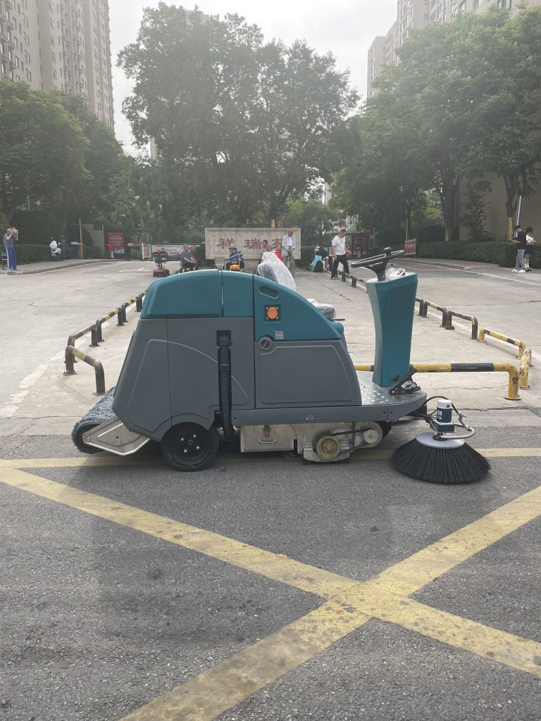 扫地车成清洁行业新宠,环保高效引领行业变革