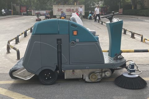 扫地车成清洁行业新宠，环保高效引领行业变革