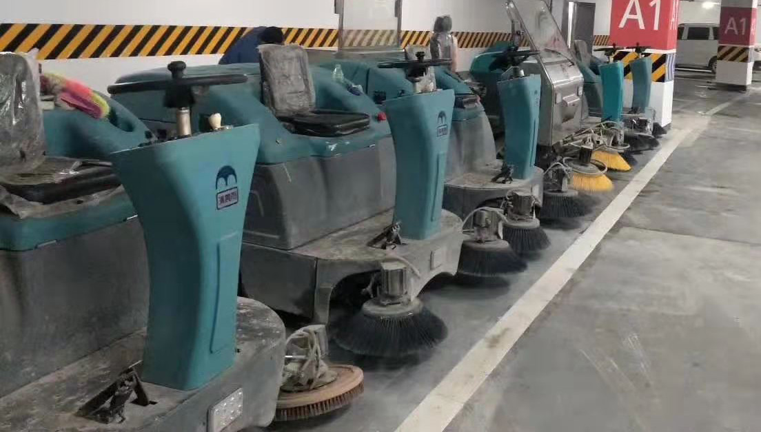 停车场维护成本很高吗?洗地车和扫地车哪个更适合?