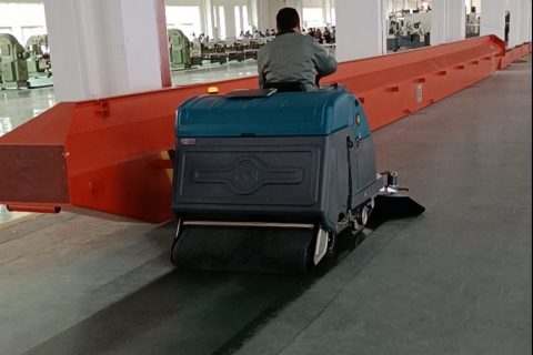 高效清洁，经济实惠！车间扫地机助您一臂之力
