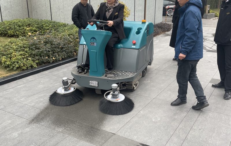 工厂扫地车：重塑清洁新标准，高效清扫的得力助手