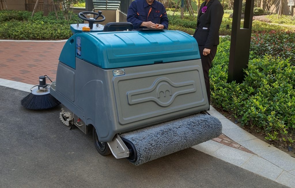 科技改变清洁：扫地车的创新与进步